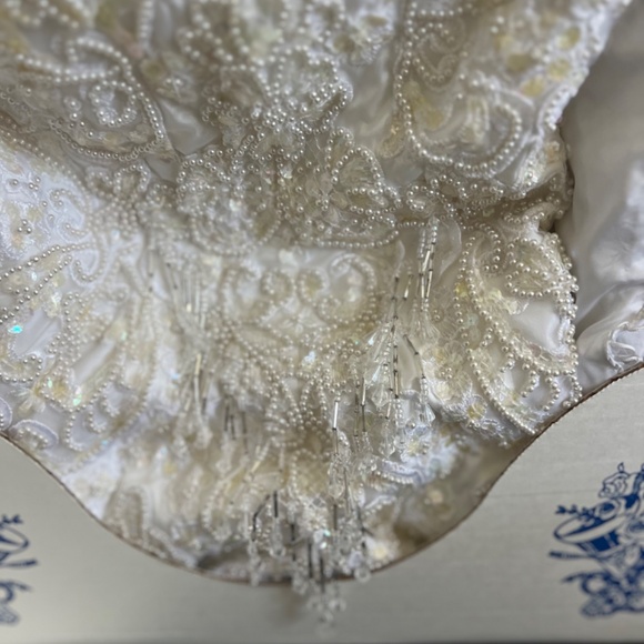 Drop waist elegant Wedding Dress cut-out shoulders/detachable train - size 6-8 - Picture 2 of 8